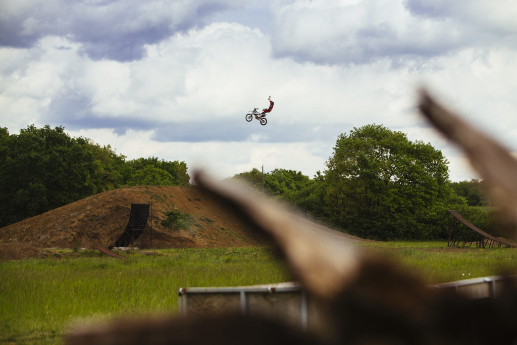 Luc Ackermann - Double Grab - Novilleros Video Production - France 2017