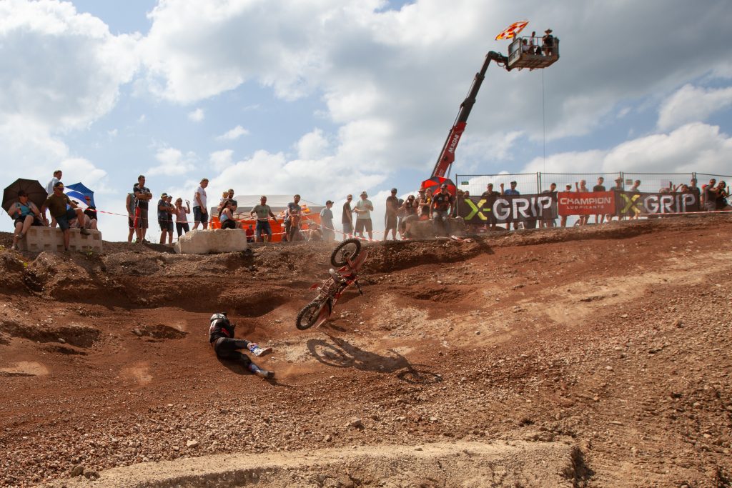Heavy crash of Ferdi Mayr after hitting a jump and losing his line